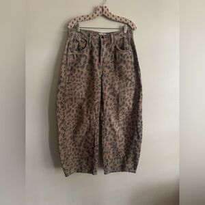 Free People We The Free Good Luck Printed Barrel Jeans in Leopard Size 28